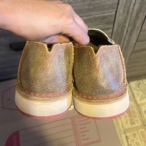 Ariat size 7 cruisers